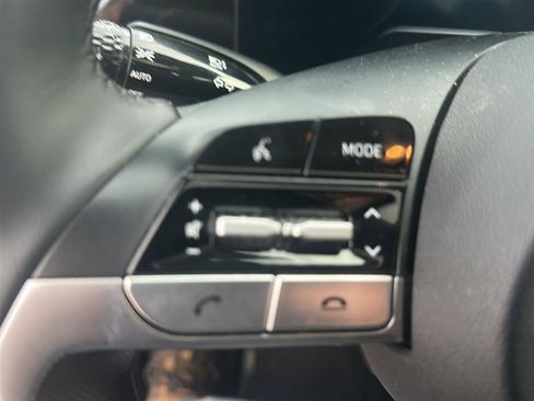 Used 2023 Hyundai Elantra Limited image 24