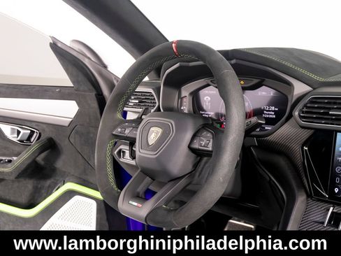 Used 2024 Lamborghini Urus Performante AWD/4WD image 35
