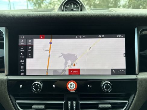 Used 2023 Porsche Macan image 22