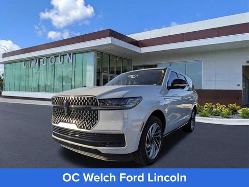 Certified 2025 Lincoln Navigator Reserve AWD/4WD image 9