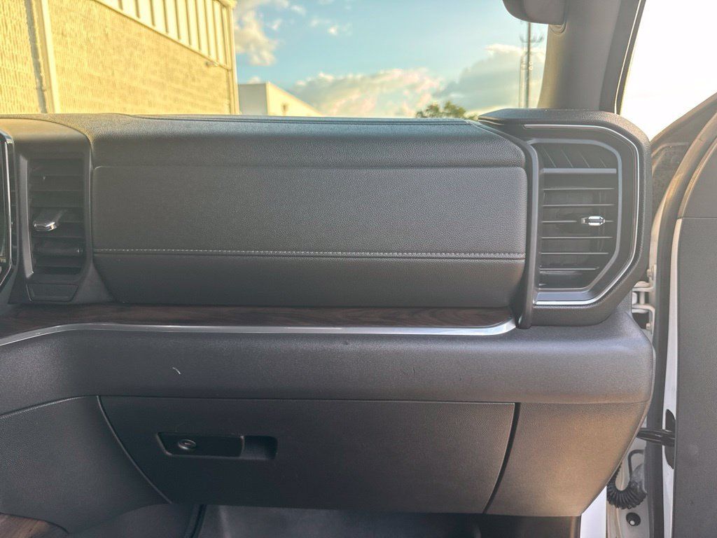 Used 2023 GMC Sierra 1500 SLT w/ SLT Convenience Package AWD/4WD image 18