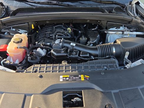 Used 2023 Jeep Grand Cherokee L Laredo RWD image 18
