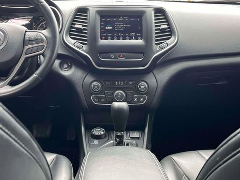 Used 2019 Jeep Cherokee Latitude Plus w/ Cold Weather Group image 13