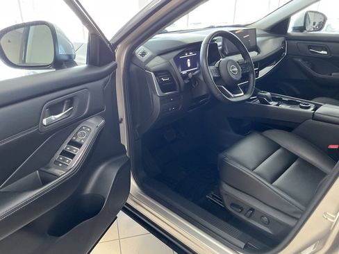 Used 2024 Nissan Rogue SL image 10