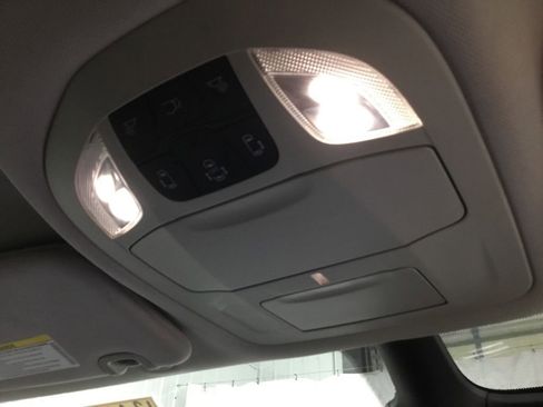 Used 2023 Chrysler Pacifica Touring-L image 35