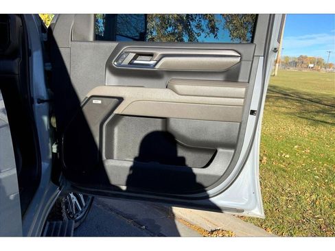 Used 2024 Chevrolet Silverado 2500 ZR2 w/ Technology Package image 25