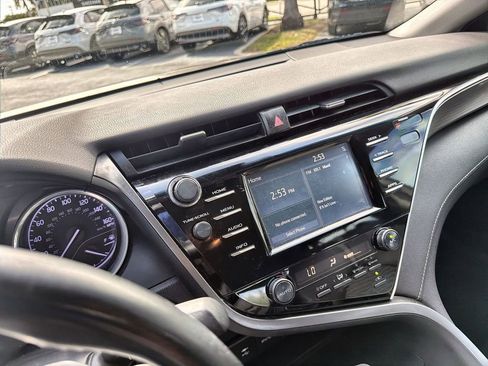 Used 2018 Toyota Camry SE FWD image 22