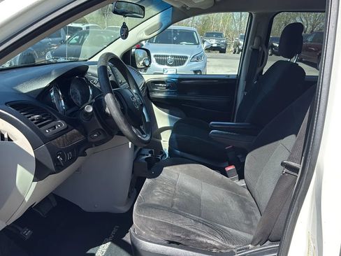 Used 2011 Dodge Grand Caravan Mainstreet w/ PWR Convenience Group FWD image 9