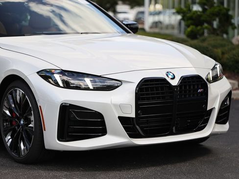 New 2026 BMW 440i xDrive w/ Premium Package AWD/4WD image 2