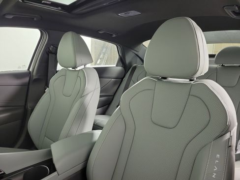 New 2025 Hyundai Elantra Limited image 27