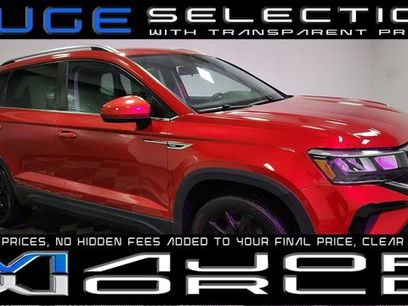 Used 2022 Volkswagen Taos SE w/ Panoramic Sunroof Package