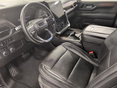 Used 2025 GMC Yukon XL Denali AWD/4WD image 10
