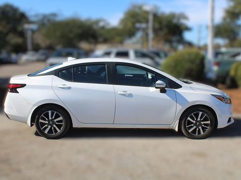 Used 2020 Nissan Versa SV image 5