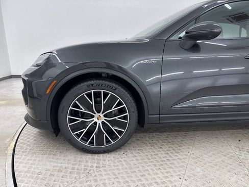 Certified 2025 Porsche Macan Electric image 23