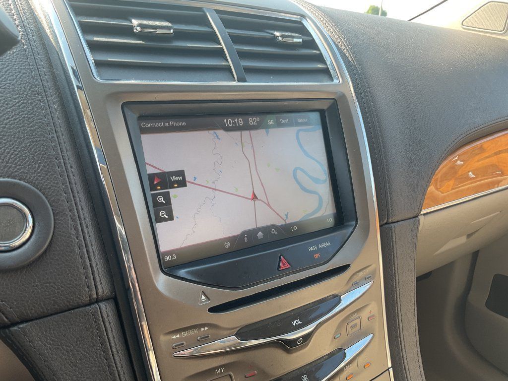 Used 2014 Lincoln MKX FWD w/ Equipment Group 102A image 29