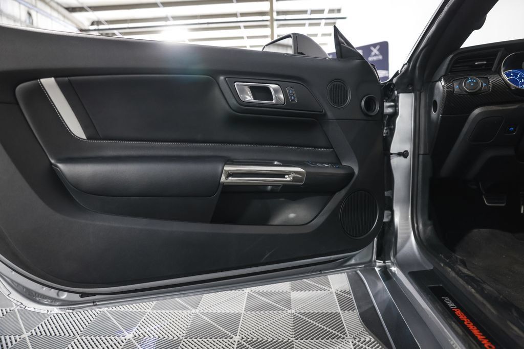 Used 2020 Ford Mustang Shelby GT500 w/ Carbon Fiber Track Pack RWD image 29