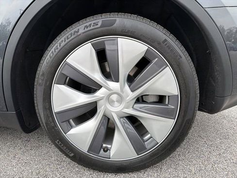Used 2024 Tesla Model Y Long Range AWD/4WD image 19