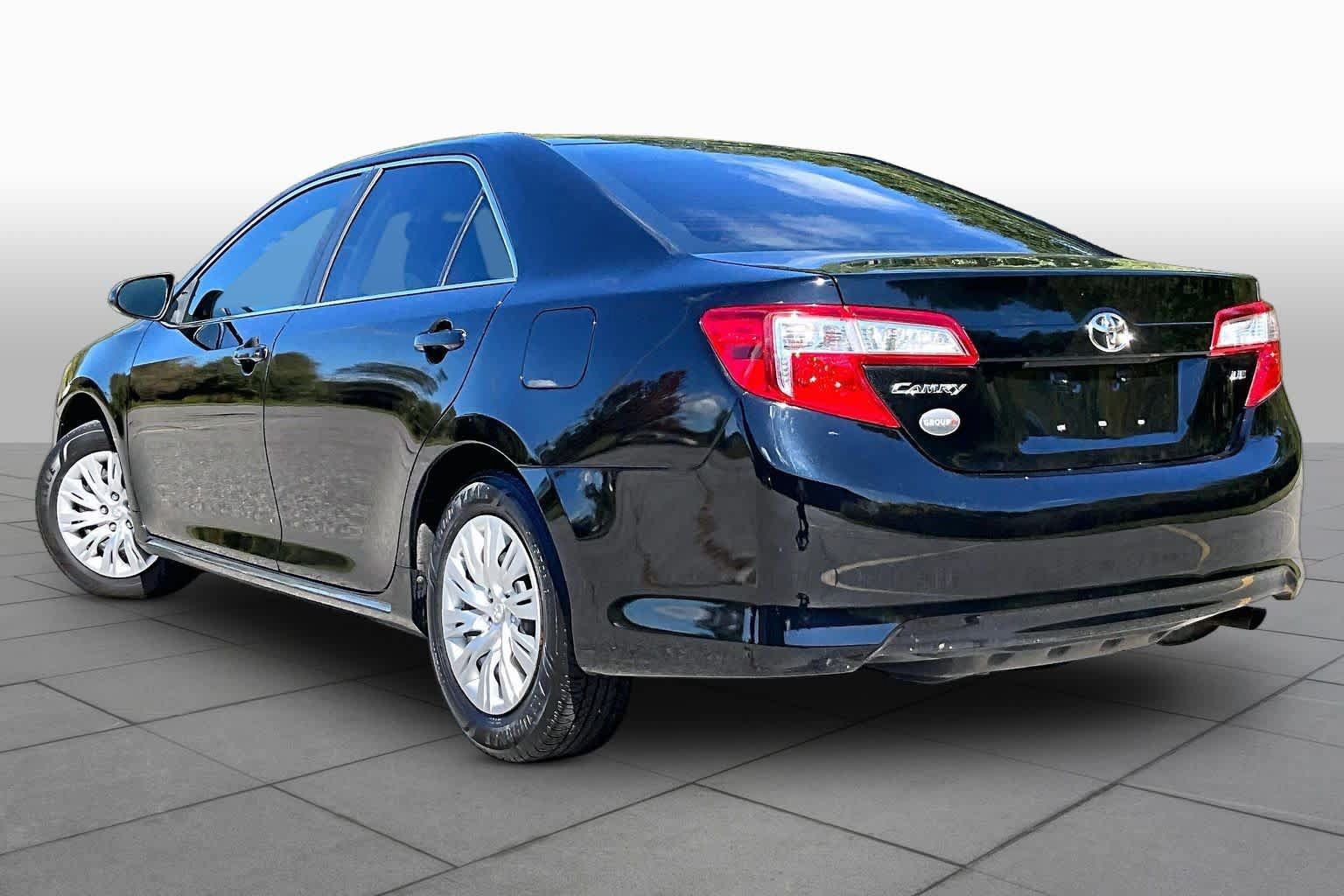Used 2014 Toyota Camry LE FWD image 12