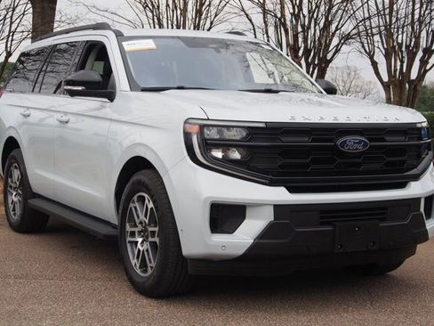 Certified 2025 Ford Expedition Active image 1