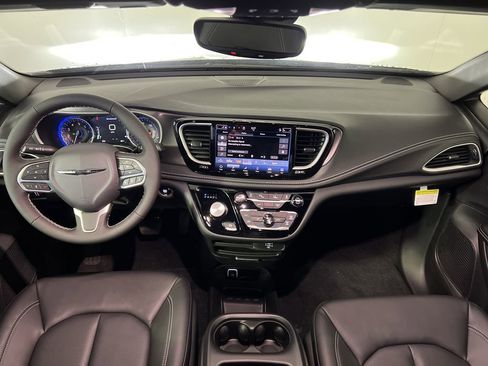 New 2026 Chrysler Pacifica Select image 26