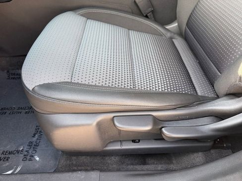 Used 2025 Chevrolet Trax LT w/ LT Convenience Package image 25