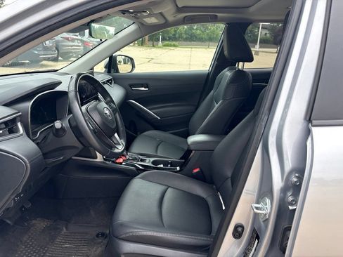 Used 2024 Toyota Corolla Cross XLE w/ Convenience Package AWD/4WD image 11