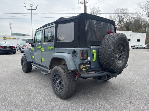Used 2015 Jeep Wrangler Unlimited Rubicon AWD/4WD image 6