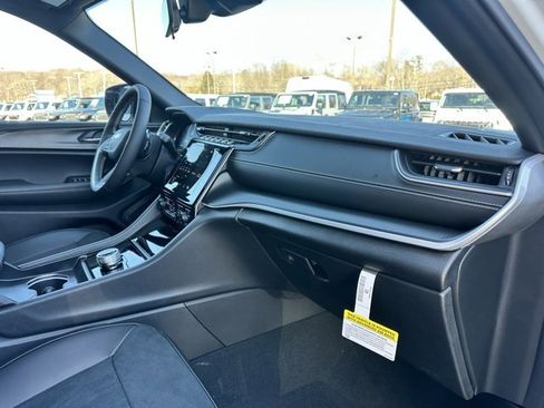 New 2025 Jeep Grand Cherokee L Altitude image 29