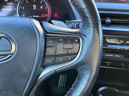 Used 2019 Lexus UX 200 F Sport image 30