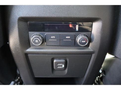 Used 2020 Chevrolet Traverse LT FWD image 21