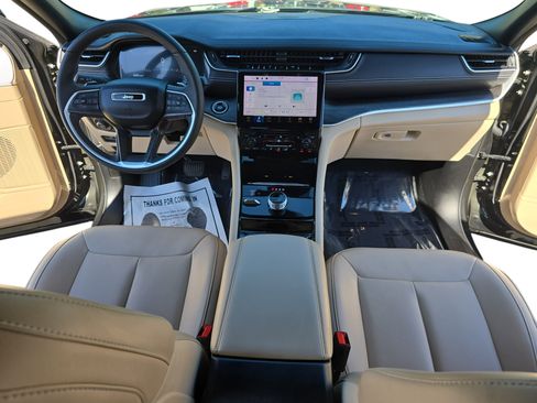 Used 2023 Jeep Grand Cherokee L Limited AWD/4WD image 9