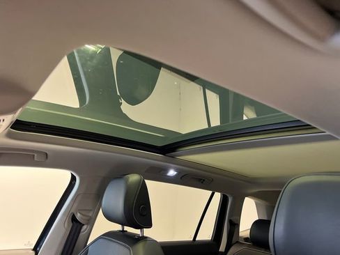 Certified 2023 Volkswagen Tiguan SE w/ Panoramic Sunroof Package FWD image 29