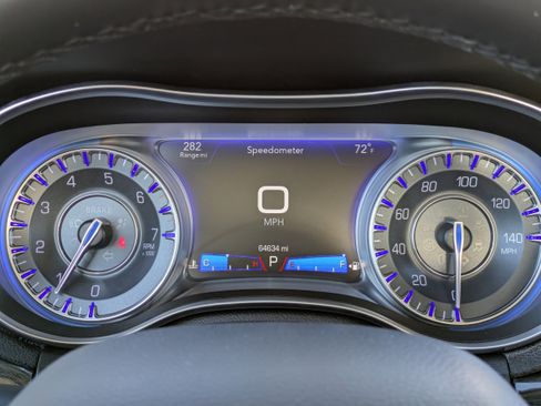 Used 2016 Chrysler 300 Limited image 22