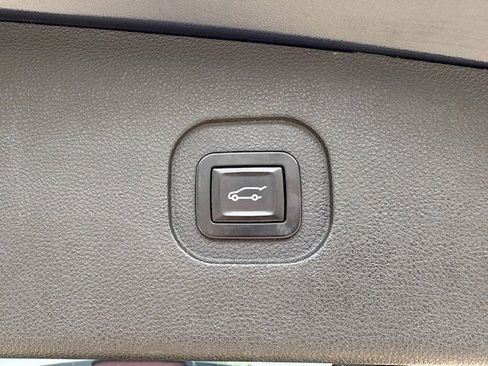 Used 2017 Chevrolet Equinox Premier w/ Enhanced Convenience Package FWD image 10