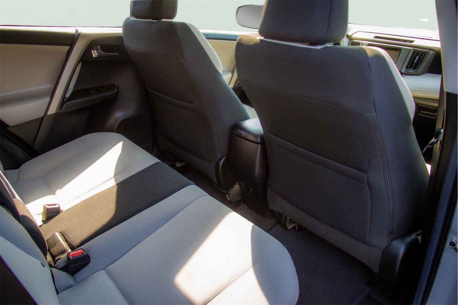 Used 2018 Toyota RAV4 XLE FWD image 9