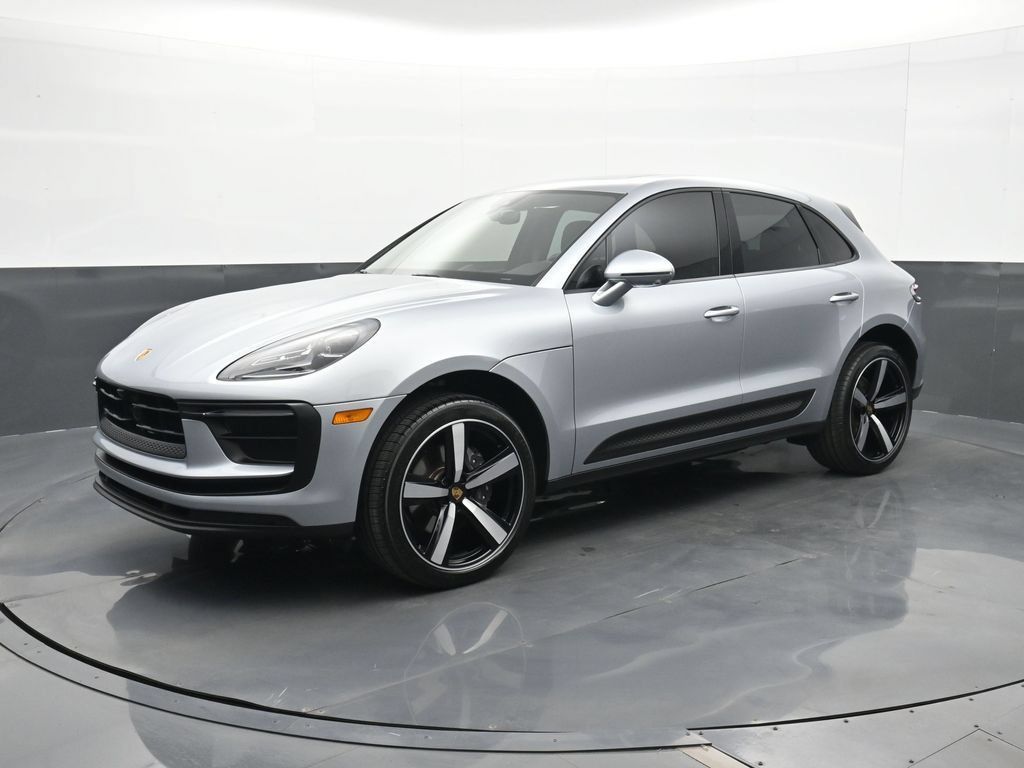 Certified 2025 Porsche Macan AWD/4WD image 1