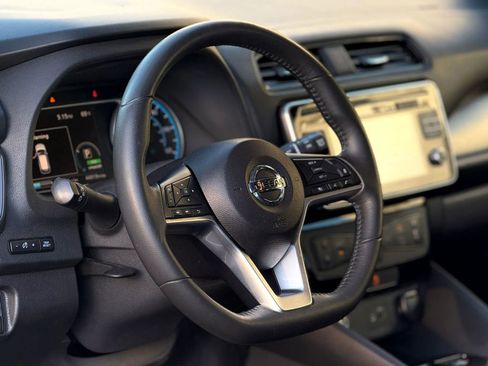 Used 2018 Nissan Leaf SV image 13