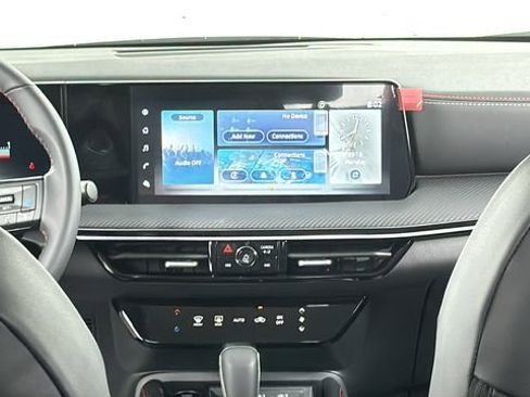 Used 2025 Nissan Kicks SR w/ Illumination Package image 16