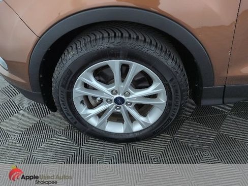 Used 2017 Ford Escape SE AWD/4WD image 46