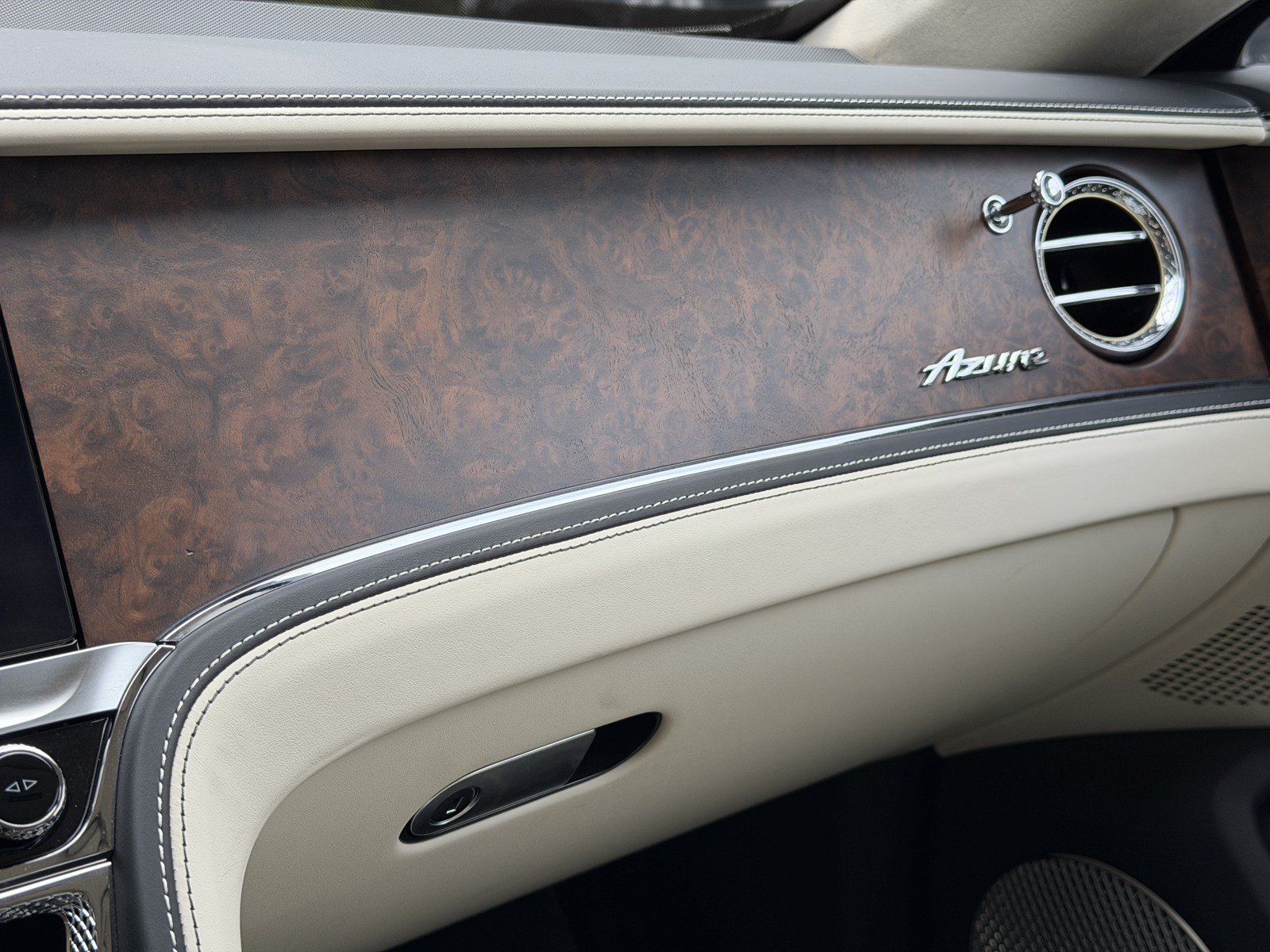 Used 2026 Bentley Flying Spur V8 AWD/4WD image 32