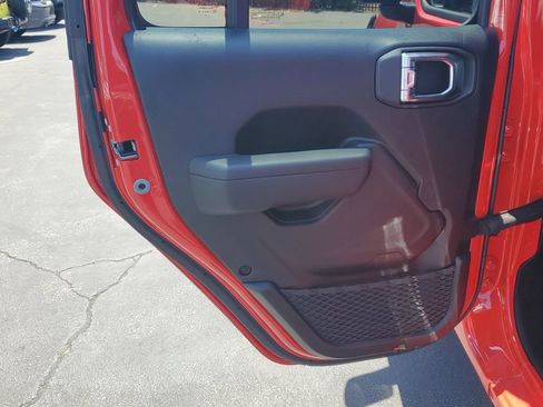 Used 2025 Jeep Wrangler Unlimited Sport AWD/4WD image 16