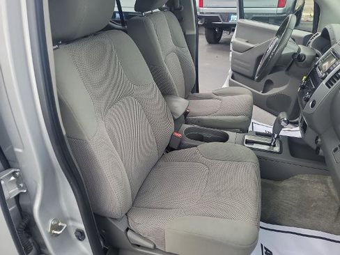 Used 2018 Nissan Frontier SV image 24