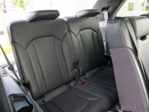 Used 2018 Audi Q7 3.0T Prestige w/ Prestige Package AWD/4WD image 24
