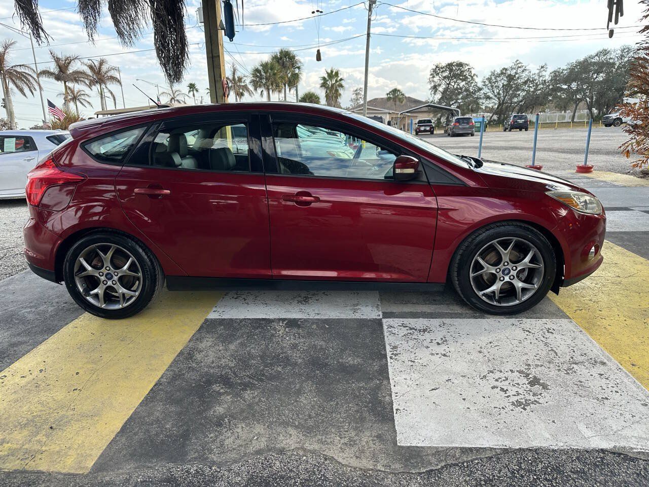 Used 2014 Ford Focus SE w/ Equipment Group 201A FWD image 4