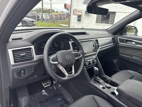 Used 2023 Volkswagen Atlas Cross Sport SEL R-Line image 2