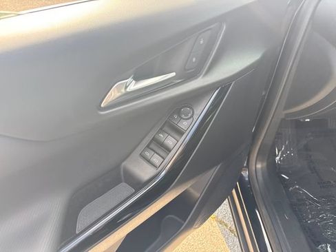 Used 2025 Chevrolet Equinox LT w/ Safety and Technology Package AWD/4WD image 11