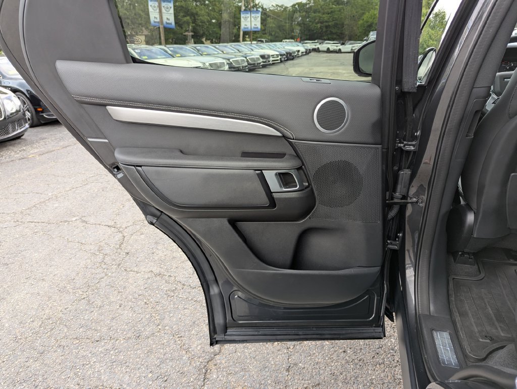 Used 2025 Land Rover Discovery Dynamic SE AWD/4WD image 39