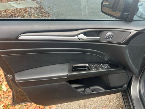 Used 2018 Ford Fusion Titanium image 25