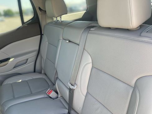 Used 2023 GMC Acadia SLT AWD/4WD image 32