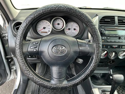 Used 2005 Toyota RAV4 2WD w/ Sport Pkg image 11